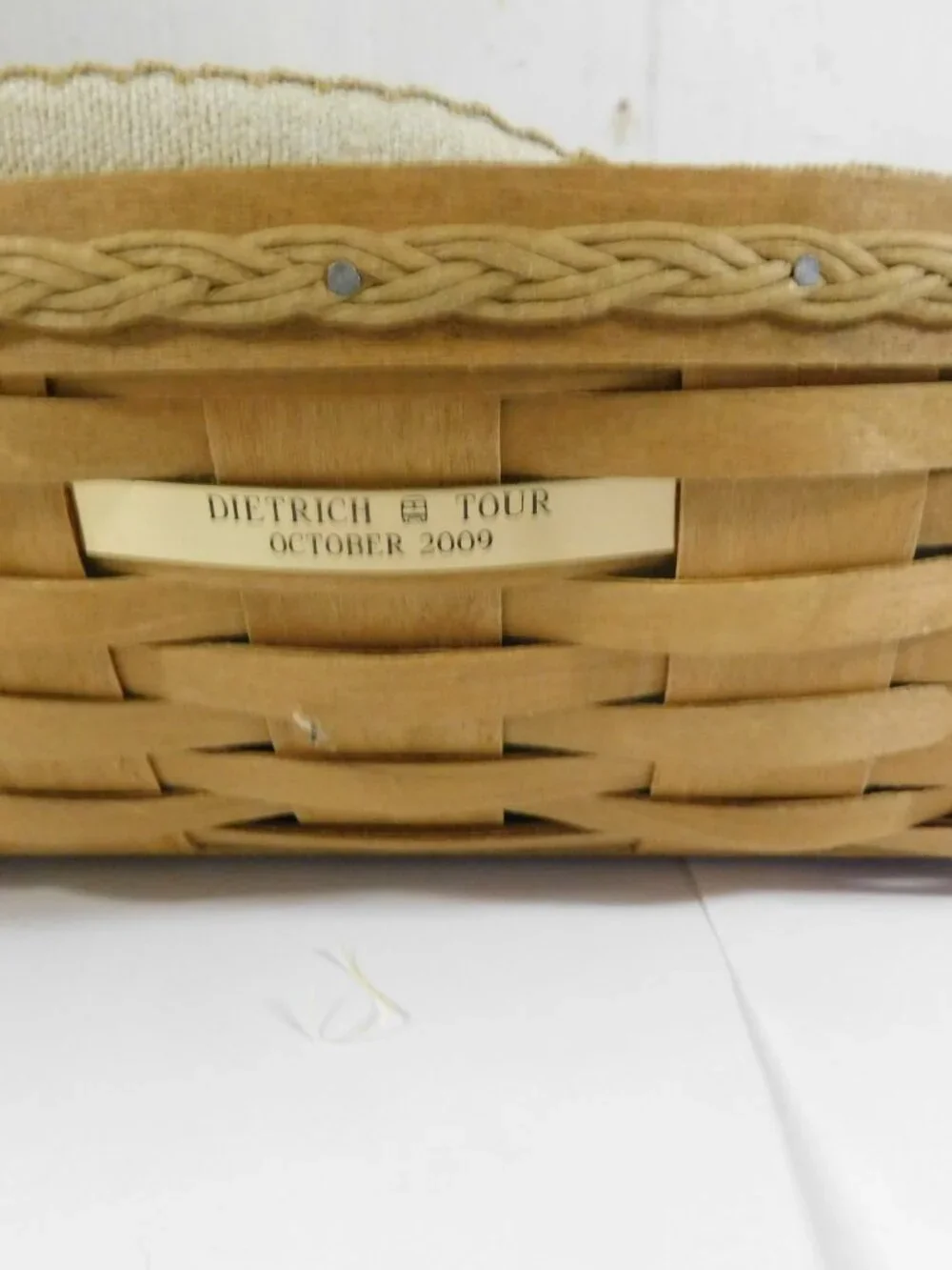 2009 Longaberger Fancy Round Pie Baker Basket Protector & Pottery Pie Baker USA